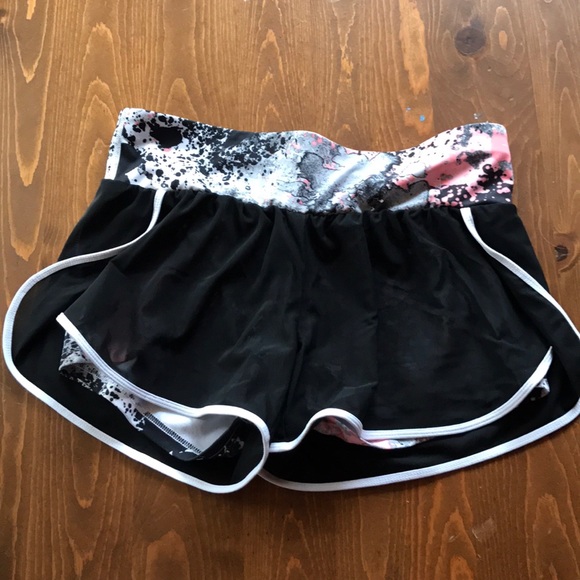 Fabletics Pants - Fabletics shorts Fabletics Pants - Fabletics shorts